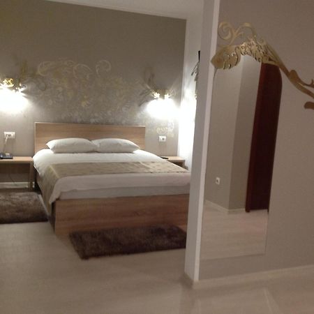 Hotel Royal Urziceni Екстериор снимка