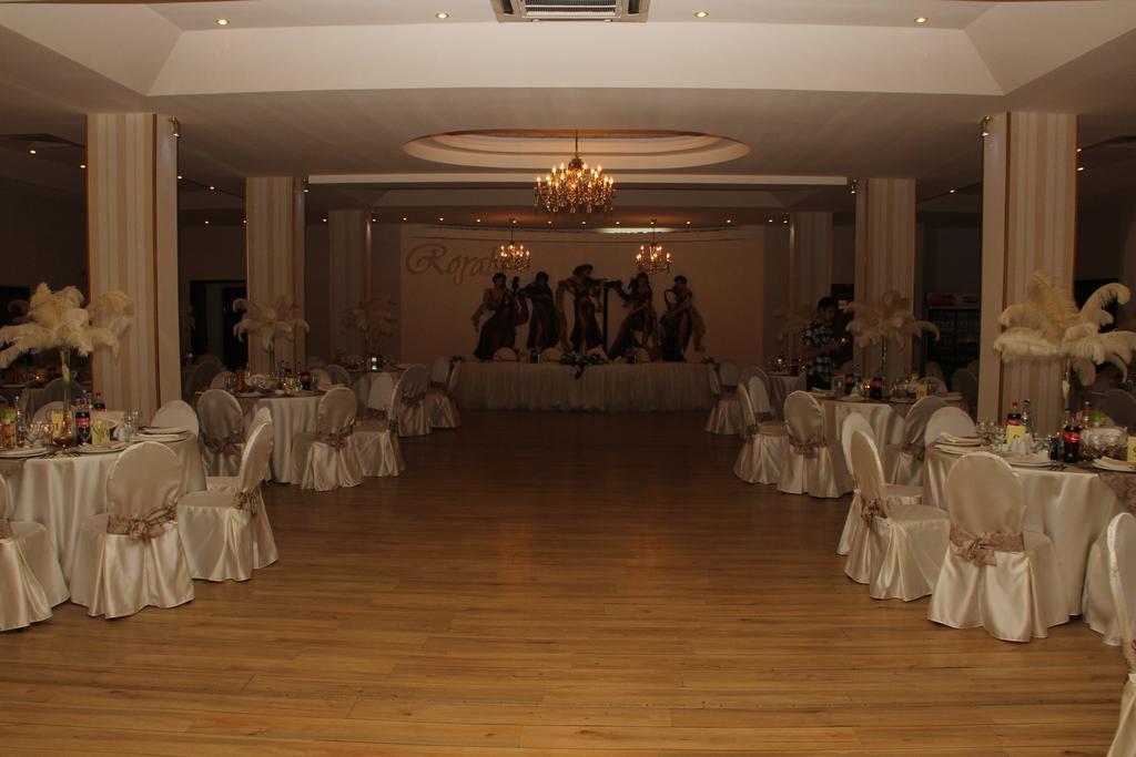 Hotel Royal Urziceni Екстериор снимка