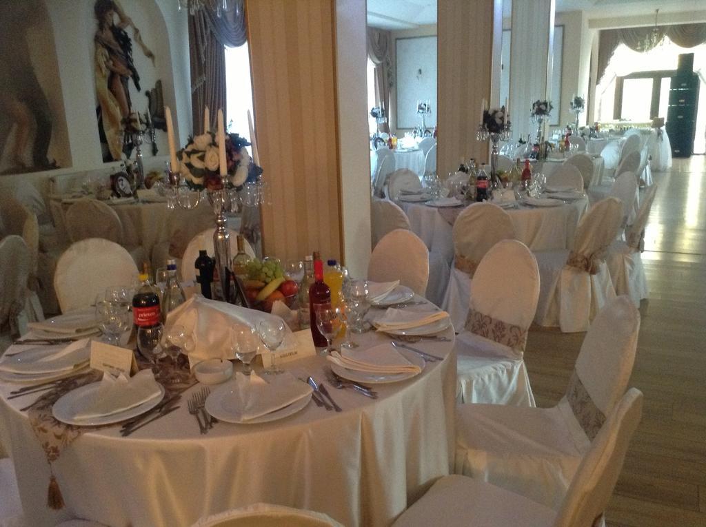 Hotel Royal Urziceni Екстериор снимка