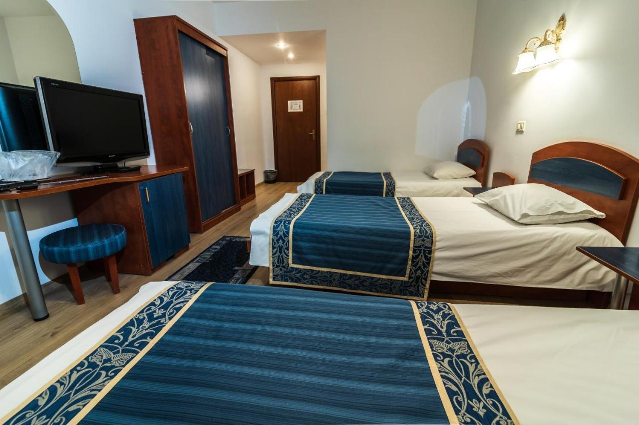 Hotel Royal Urziceni Екстериор снимка
