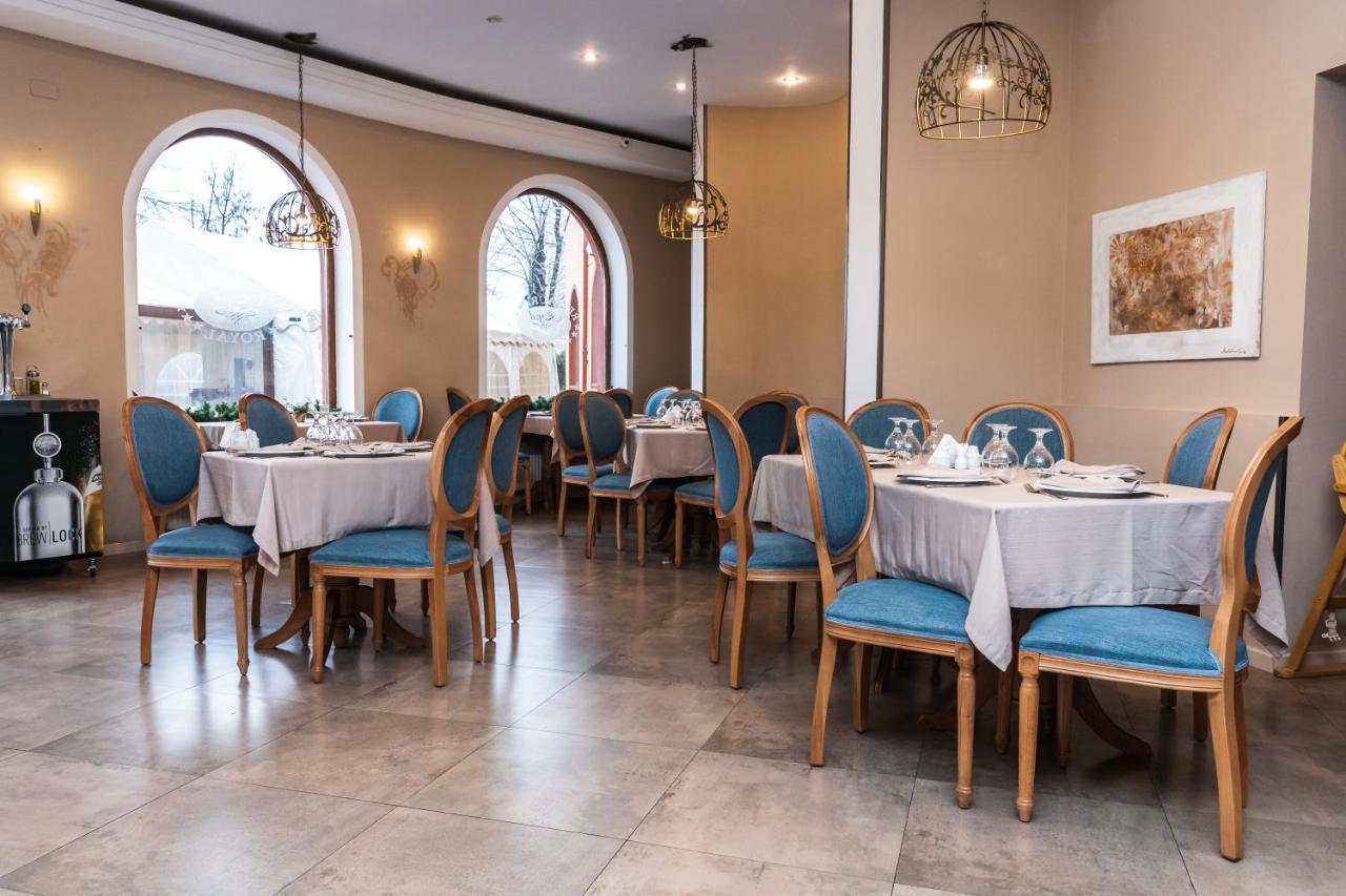 Hotel Royal Urziceni Екстериор снимка