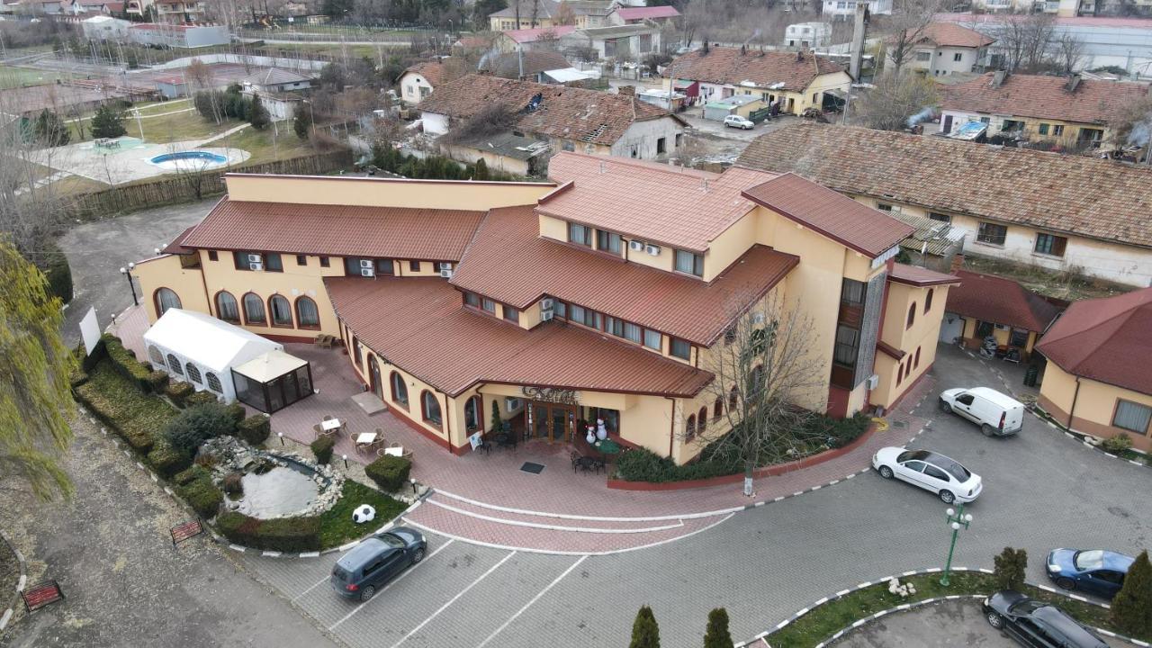 Hotel Royal Urziceni Екстериор снимка