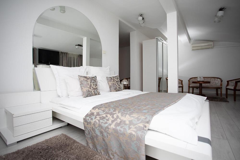 Hotel Royal Urziceni Екстериор снимка