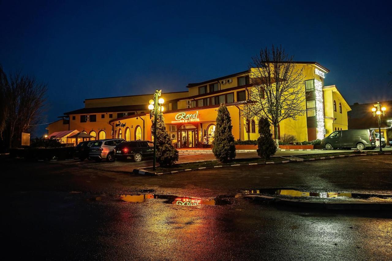Hotel Royal Urziceni Екстериор снимка