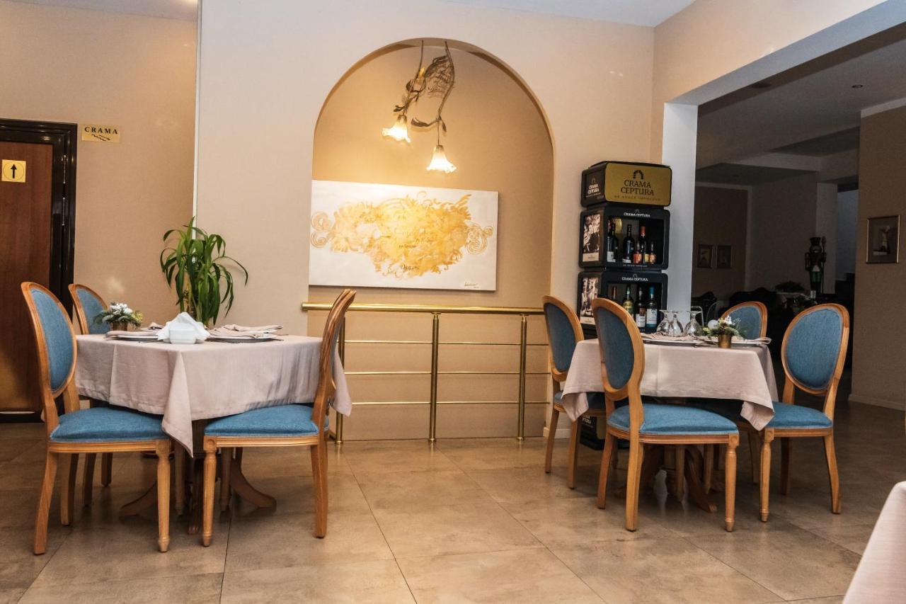Hotel Royal Urziceni Екстериор снимка