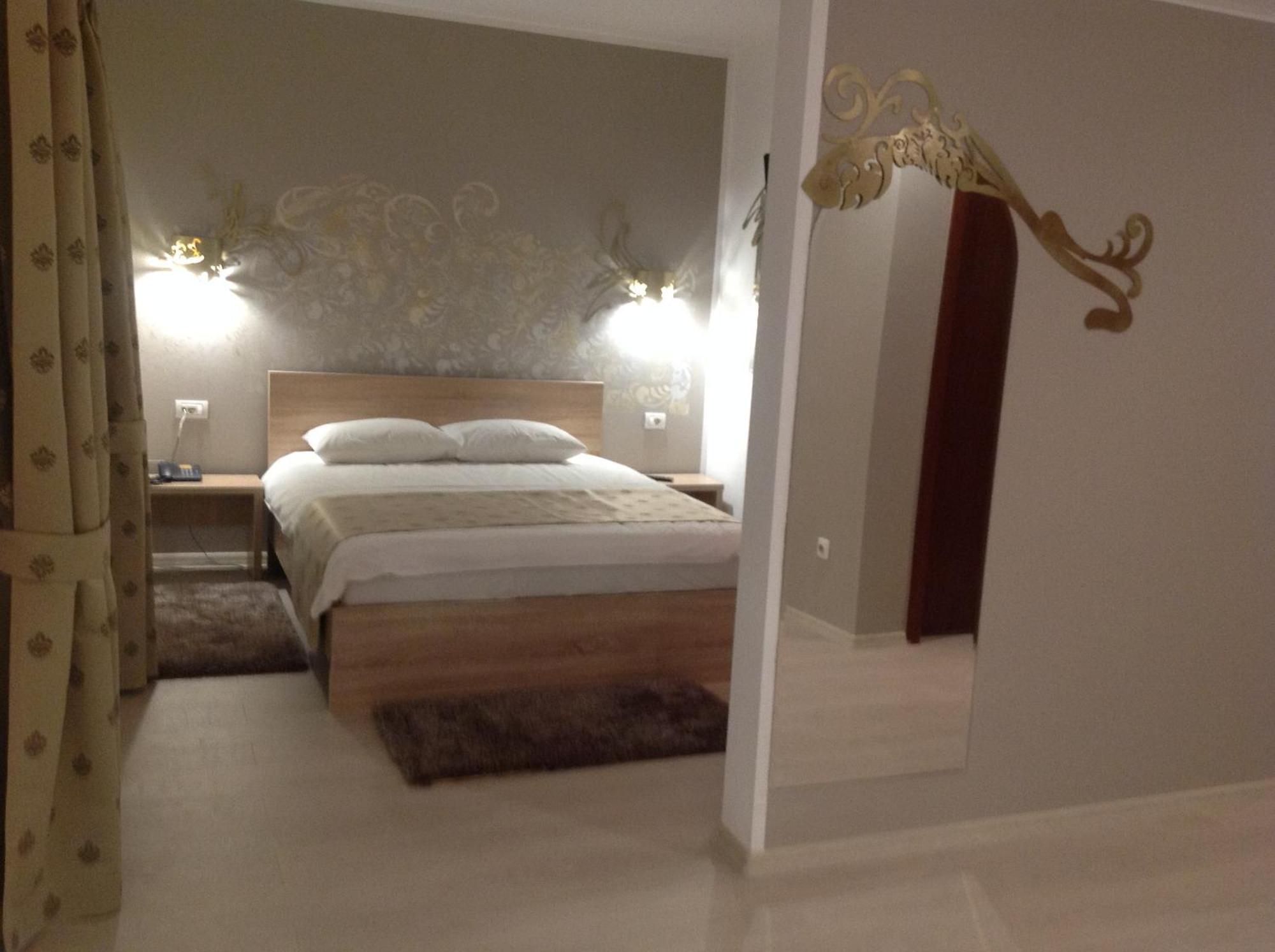 Hotel Royal Urziceni Екстериор снимка