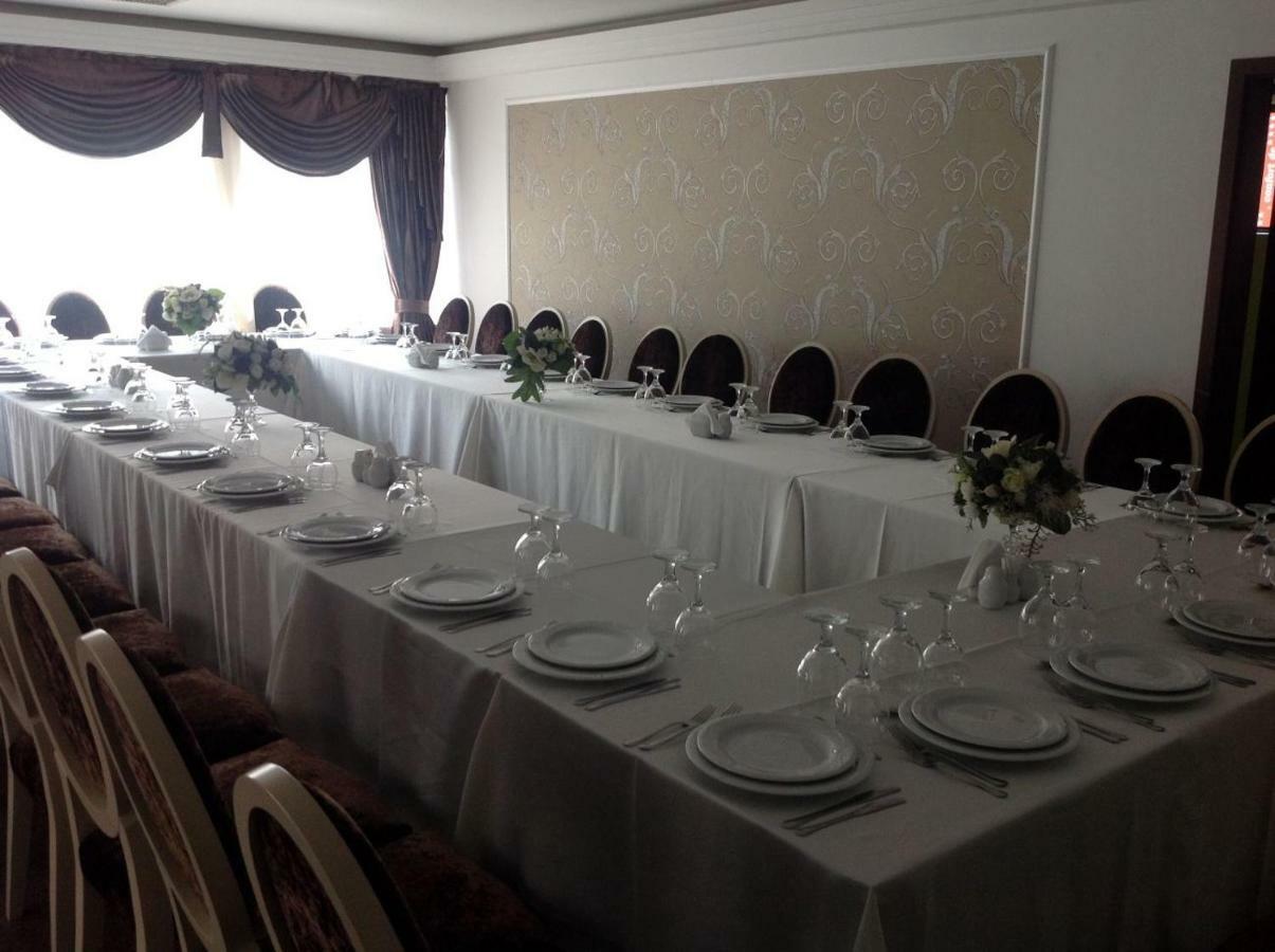 Hotel Royal Urziceni Екстериор снимка