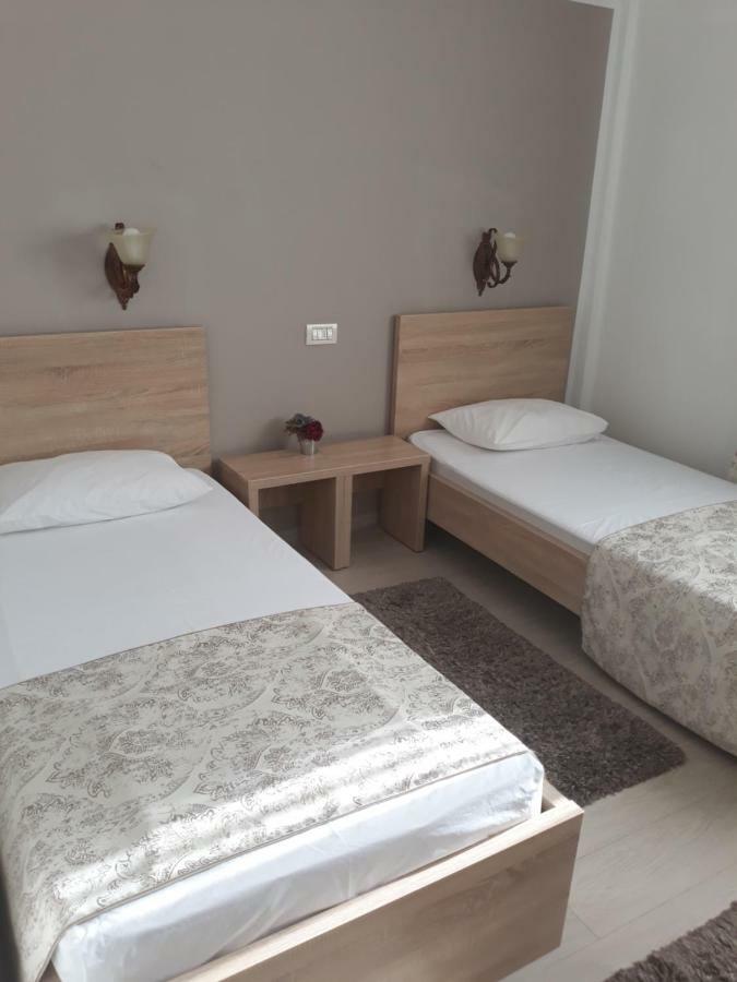Hotel Royal Urziceni Екстериор снимка